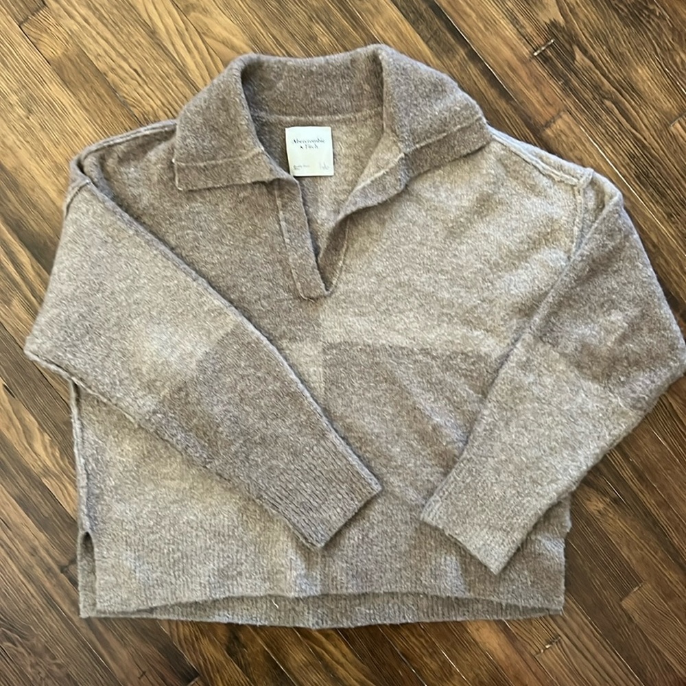 Women Abercrombie tan collard sweater sz L